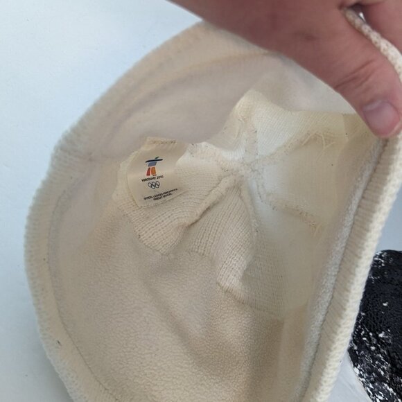 Official Olympics Vancouver 2010 Hat Beanie Fleece Lined Embroidered White Retro - Picture 3 of 6